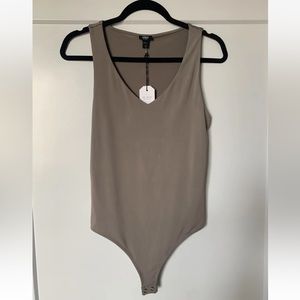 NWT Express Women’s Body Contour V Neck Bodysuit Tan Size Small